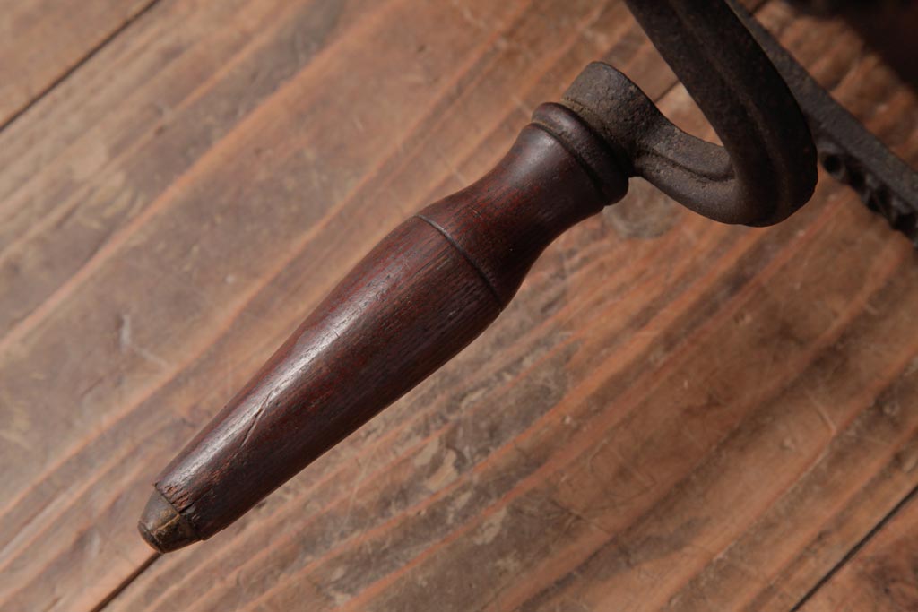 アンティーク雑貨 イギリスアンティーク HARRODS 手回し式 ナイフクリーナー・シャープナー(包丁研ぎ機、ディスプレイ)