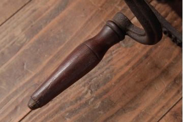 アンティーク雑貨 イギリスアンティーク HARRODS 手回し式 ナイフクリーナー・シャープナー(包丁研ぎ機、ディスプレイ)