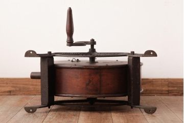 アンティーク雑貨 イギリスアンティーク HARRODS 手回し式 ナイフクリーナー・シャープナー(包丁研ぎ機、ディスプレイ)