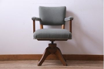 レトロ家具　昭和レトロ　ナラ材　色合いが優しげな回転チェア(回転椅子、アームチェア、イス)