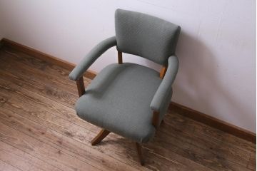 レトロ家具　昭和レトロ　ナラ材　色合いが優しげな回転チェア(回転椅子、アームチェア、イス)