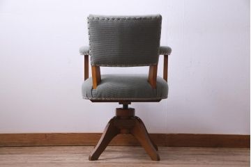 レトロ家具　昭和レトロ　ナラ材　色合いが優しげな回転チェア(回転椅子、アームチェア、イス)