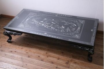 中古　民芸家具　ガラス天板付き　大振り　漆黒に映える螺鈿が美しい座卓(ローテーブル)(定価約100万円)