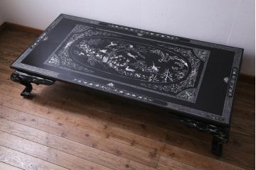 中古　民芸家具　ガラス天板付き　大振り　漆黒に映える螺鈿が美しい座卓(ローテーブル)(定価約100万円)