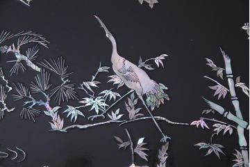 中古　民芸家具　ガラス天板付き　大振り　漆黒に映える螺鈿が美しい座卓(ローテーブル)(定価約100万円)
