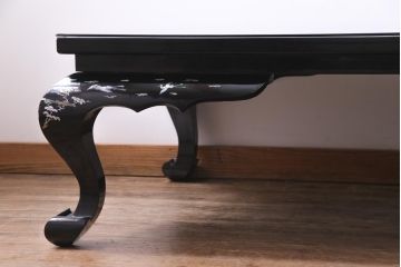 中古　民芸家具　ガラス天板付き　大振り　漆黒に映える螺鈿が美しい座卓(ローテーブル)(定価約100万円)