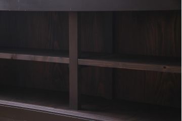アンティーク家具　和製アンティーク　米沢産　漆塗り　ケヤキの玉杢が美しい脚付きローボード(収納棚、戸棚)