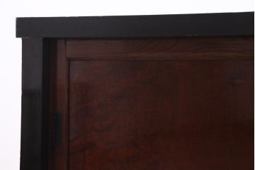 アンティーク家具　和製アンティーク　米沢産　漆塗り　ケヤキの玉杢が美しい脚付きローボード(収納棚、戸棚)