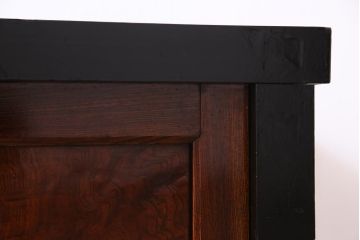 アンティーク家具　和製アンティーク　米沢産　漆塗り　ケヤキの玉杢が美しい脚付きローボード(収納棚、戸棚)