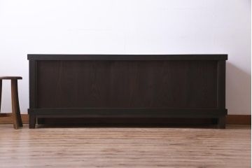 アンティーク家具　和製アンティーク　米沢産　漆塗り　ケヤキの玉杢が美しい脚付きローボード(収納棚、戸棚)