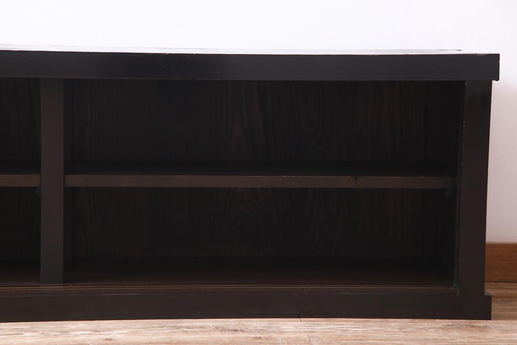 アンティーク家具　和製アンティーク　米沢産　漆塗り　ケヤキの玉杢が美しい収納棚(ローボード、戸棚)