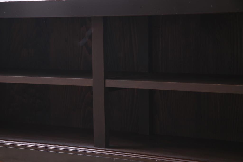 アンティーク家具　和製アンティーク　米沢産　漆塗り　ケヤキの玉杢が美しい収納棚(ローボード、戸棚)