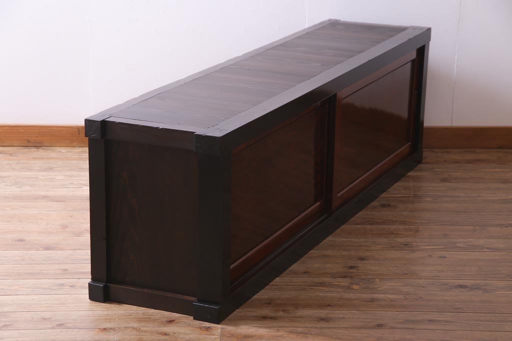 アンティーク家具　和製アンティーク　米沢産　漆塗り　ケヤキの玉杢が美しい収納棚(ローボード、戸棚)