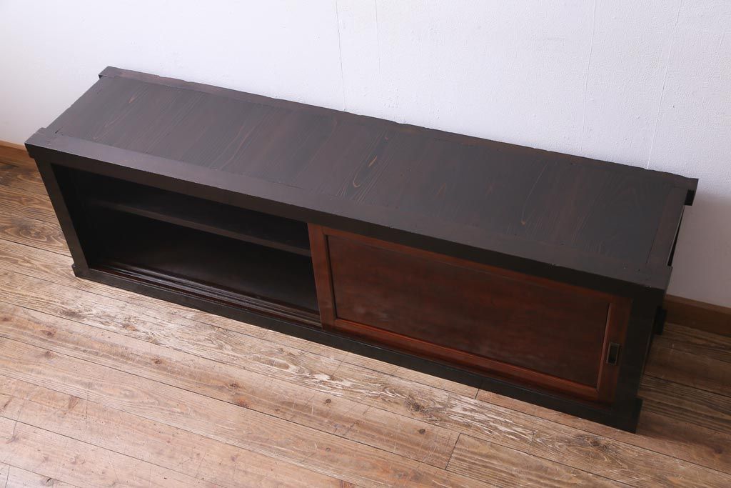 アンティーク家具　和製アンティーク　米沢産　漆塗り　ケヤキの玉杢が美しい収納棚(ローボード、戸棚)