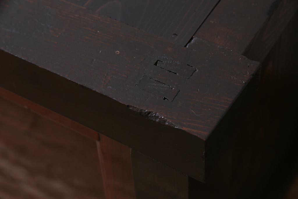 アンティーク家具　和製アンティーク　米沢産　漆塗り　ケヤキの玉杢が美しい収納棚(ローボード、戸棚)