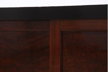 アンティーク家具　和製アンティーク　米沢産　漆塗り　ケヤキの玉杢が美しい収納棚(ローボード、戸棚)