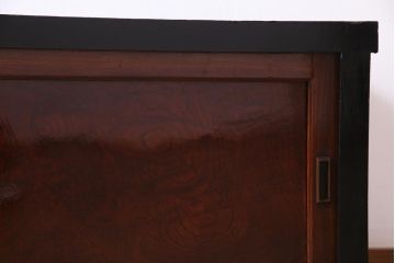 アンティーク家具　和製アンティーク　米沢産　漆塗り　ケヤキの玉杢が美しい収納棚(ローボード、戸棚)