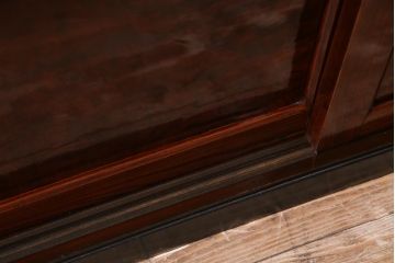 アンティーク家具　和製アンティーク　米沢産　漆塗り　ケヤキの玉杢が美しい収納棚(ローボード、戸棚)