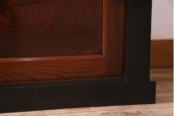 アンティーク家具　和製アンティーク　米沢産　漆塗り　ケヤキの玉杢が美しい収納棚(ローボード、戸棚)