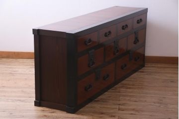 アンティーク家具　和製アンティーク　前面ケヤキ材　漆塗り　モダンな米沢箪笥サイドボード(リビングボード、チェスト、和タンス)