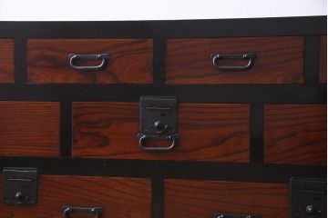 アンティーク家具　和製アンティーク　前面ケヤキ材　漆塗り　モダンな米沢箪笥サイドボード(リビングボード、チェスト、和タンス)