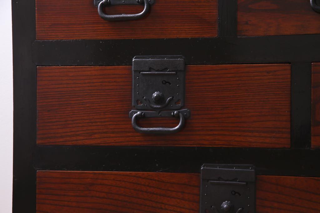 アンティーク家具　和製アンティーク　前面ケヤキ材　漆塗り　モダンな米沢箪笥サイドボード(リビングボード、チェスト、和タンス)