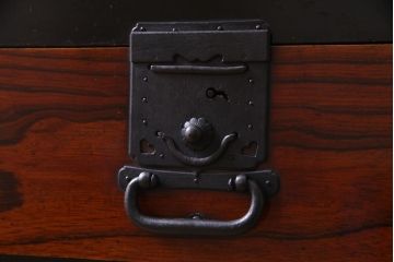 アンティーク家具　和製アンティーク　前面ケヤキ材　漆塗り　モダンな米沢箪笥サイドボード(リビングボード、チェスト、和タンス)