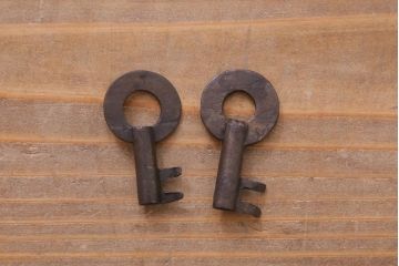 アンティーク家具　和製アンティーク　前面ケヤキ材　漆塗り　モダンな米沢箪笥サイドボード(リビングボード、チェスト、和タンス)