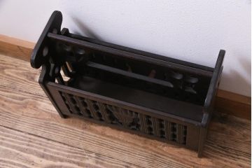 ヴィンテージ家具　ビンテージ　細かな彫刻が見事なマガジンラック(収納、本立て)