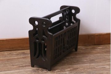 ヴィンテージ家具　ビンテージ　細かな彫刻が見事なマガジンラック(収納、本立て)