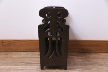 ヴィンテージ家具　ビンテージ　細かな彫刻が見事なマガジンラック(収納、本立て)