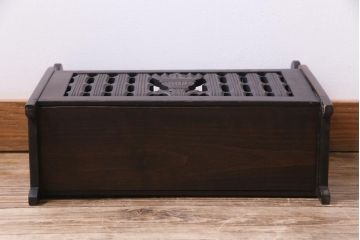 ヴィンテージ家具　ビンテージ　細かな彫刻が見事なマガジンラック(収納、本立て)