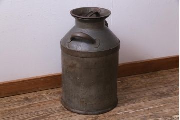 アンティーク雑貨　昭和レトロ　錆びついた質感がお洒落なミルク缶(牛乳缶、ディスプレイ)