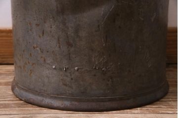 アンティーク雑貨　昭和レトロ　錆びついた質感がお洒落なミルク缶(牛乳缶、ディスプレイ)