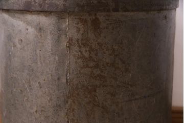 アンティーク雑貨　昭和レトロ　錆びついた質感がお洒落なミルク缶(牛乳缶、ディスプレイ)