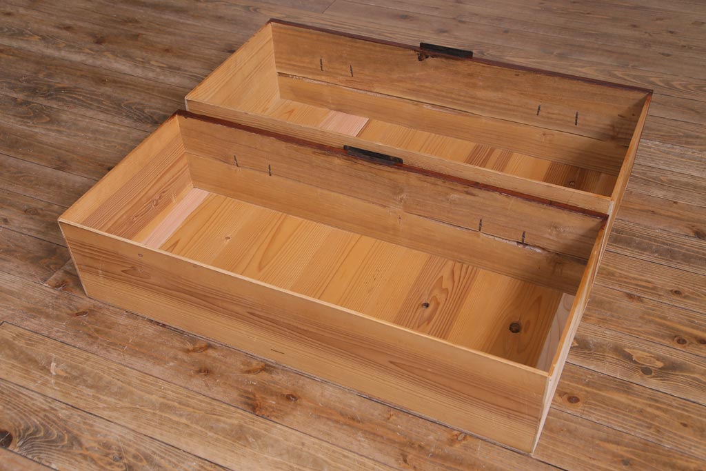 アンティーク家具　和製アンティーク　桐材　鉄脚付き　漆塗りが上品な印象与えるリメイク箪笥ローチェスト(テレビボード、衣装箪笥、桐箪笥、桐たんす)