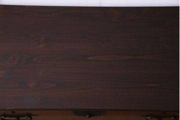 アンティーク家具　和製アンティーク　前板桐材　脚付き　味わいある金具が存在感を引き立てる箪笥ローボード(テレビボード、ローチェスト、衣装箪笥、桐箪笥、桐たんす)
