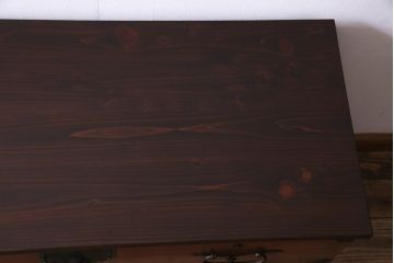 アンティーク家具　和製アンティーク　前板桐材　脚付き　味わいある金具が存在感を引き立てる箪笥ローボード(テレビボード、ローチェスト、衣装箪笥、桐箪笥、桐たんす)