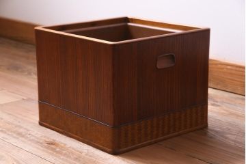 アンティーク雑貨　和製アンティーク　桐材　漆塗り　柔らかな木目と網代が上品な印象与える角火鉢(手あぶり)