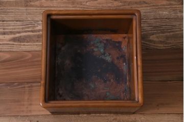 アンティーク雑貨　和製アンティーク　桐材　漆塗り　柔らかな木目と網代が上品な印象与える角火鉢(手あぶり)