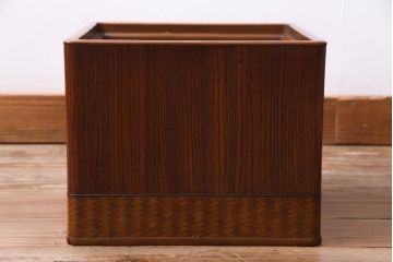 アンティーク雑貨　和製アンティーク　桐材　漆塗り　柔らかな木目と網代が上品な印象与える角火鉢(手あぶり)