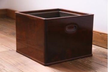 アンティーク雑貨　大正昭和初期　桑材　漆塗り　品の良い和の雰囲気漂う指物家具の角火鉢(手あぶり)(1)