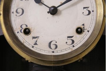 アンティーク雑貨　横浜エムズイ商会　手巻き式　クラシカルで上品な柱時計(振り子時計、掛け時計)