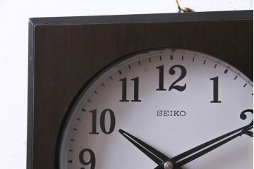 アンティーク雑貨　中古　SEIKO　Sonola(セイコー・ソノーラ)　電池式　カレンダー付き　レトロな佇まいが格好良い壁掛け時計(トランジスタ時計、柱時計)