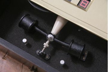 アンティーク雑貨　中古　SEIKO　Sonola(セイコー・ソノーラ)　電池式　カレンダー付き　レトロな佇まいが格好良い壁掛け時計(トランジスタ時計、柱時計)