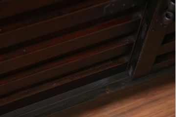 ラフジュ工房オリジナル　ケヤキ材製の古い引戸を活用した味わいのある戸棚(収納棚)