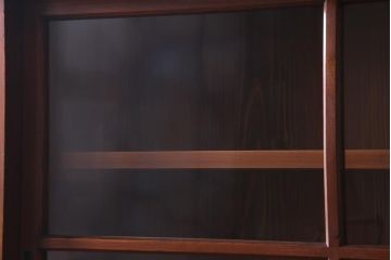 レトロ家具　和製アンティーク　前板ケヤキ材　レトロな佇まいが味わい深い重ねガラス戸棚(収納棚)
