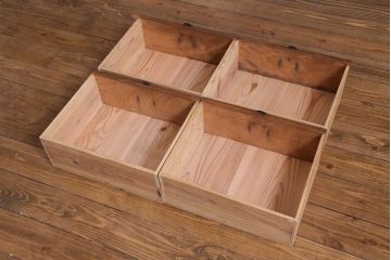 レトロ家具　和製アンティーク　前板ケヤキ材　レトロな佇まいが味わい深い重ねガラス戸棚(収納棚)