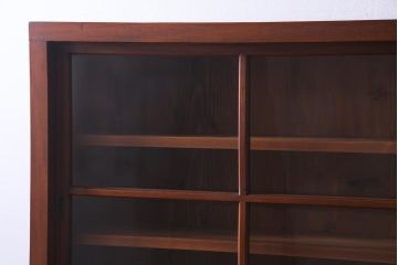 レトロ家具　和製アンティーク　前板ケヤキ材　レトロな佇まいが味わい深い重ねガラス戸棚(収納棚)