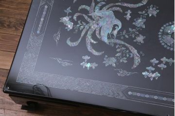 中古　民芸家具　ガラス天板付き　鳳凰　気品漂う螺鈿細工の座卓(ローテーブル)